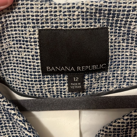 NWT Banana Republic Jacket. Scalloped detail, navy with metallic threads. - Picture 4 of 7